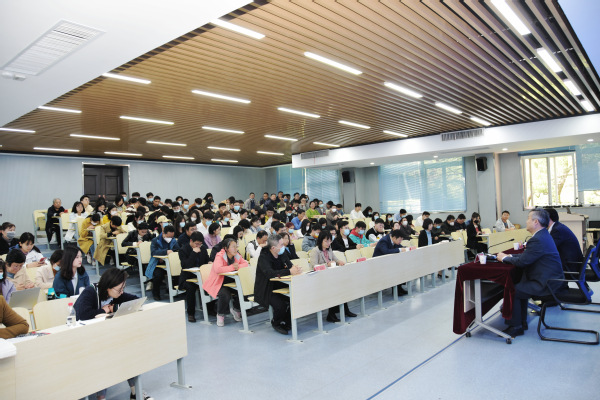 350vip8888新葡的京集团举办主题教育专题读书会