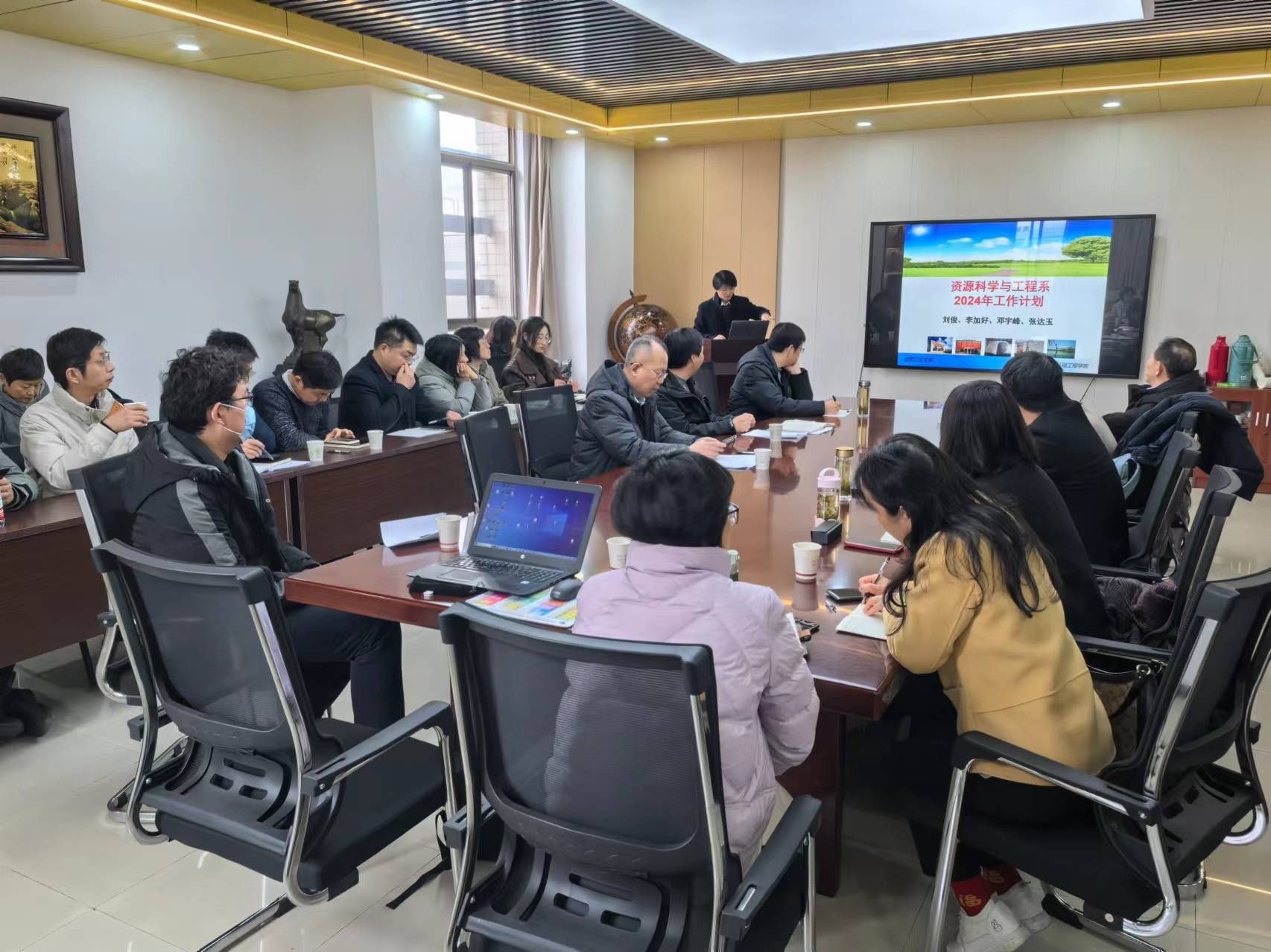350vip8888新葡的京集团召开2024年工作研讨会